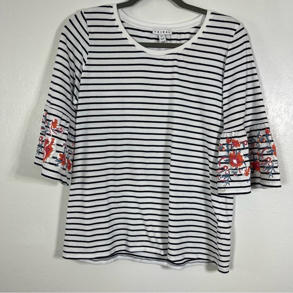 Tribal. Striped Embroidered Flowy Sleeves. Size Large. In excellent condition!